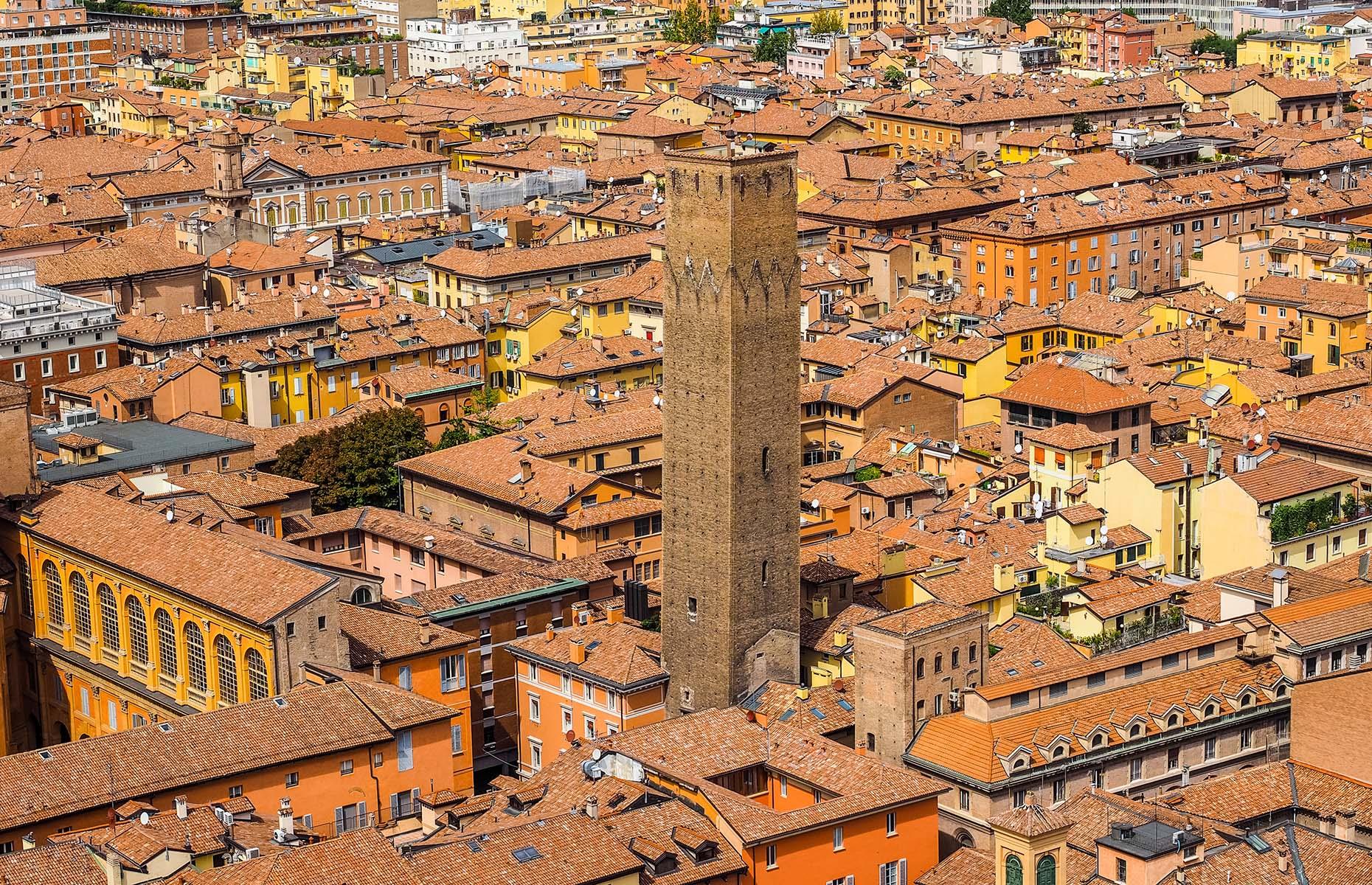 Verborgene Gemächer in einem mittelalterlichen Turm (Bologna, Italien)